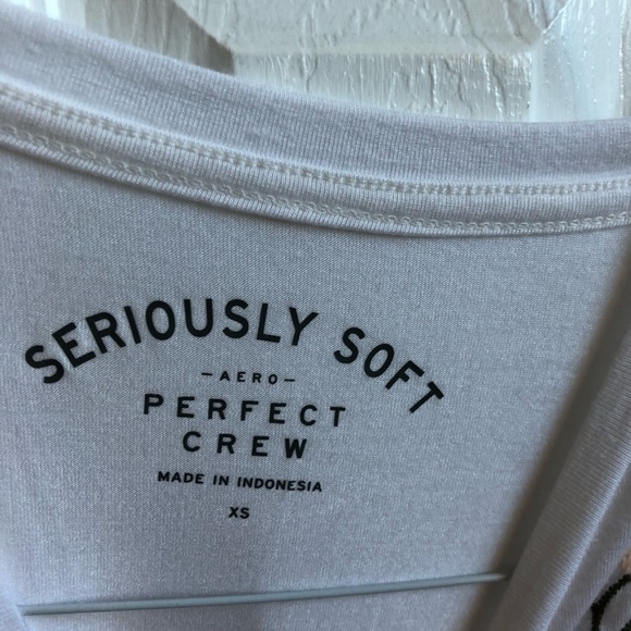 Aeropostale Seriously Soft Tee white short sleeve embroidered flowers size XS - Picture 3 of 3